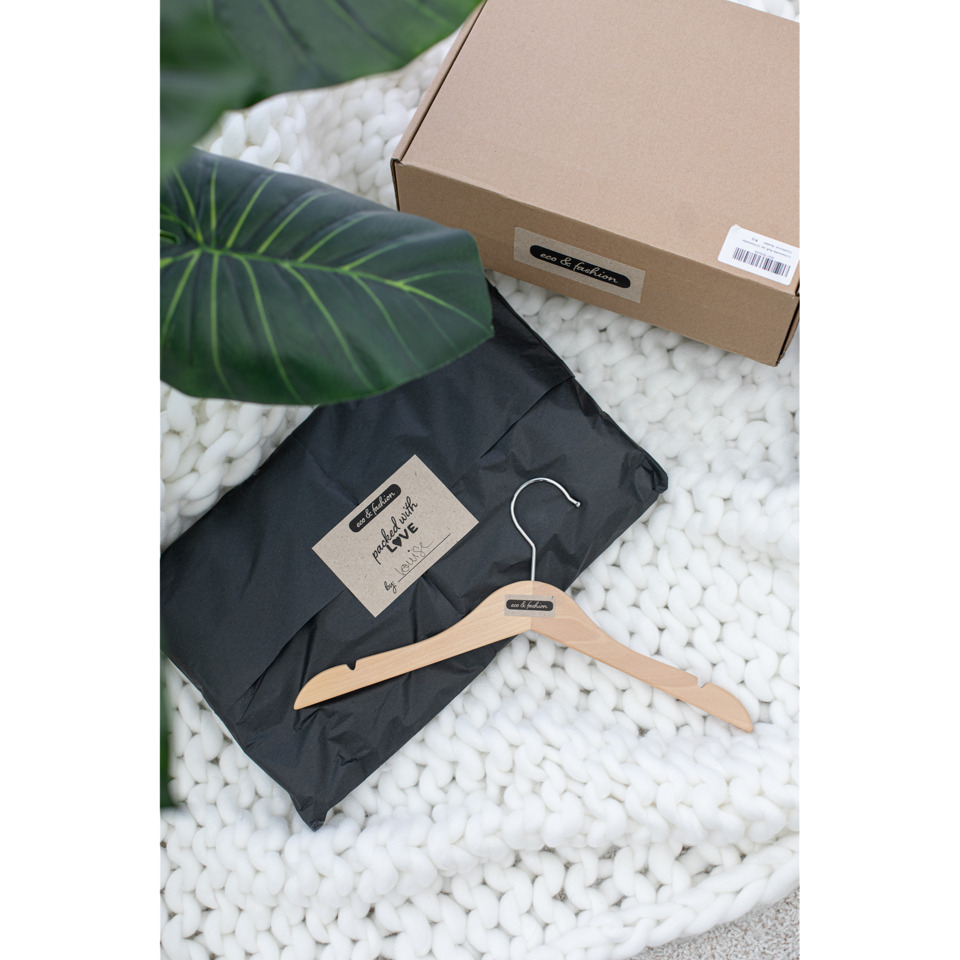 Kleidungsstück, Kleiderbügel, Hemd, Paket, Karton, Kleidung, Kleidungsstück, Aufbewahrung, Kleiderbügel, Schachtel