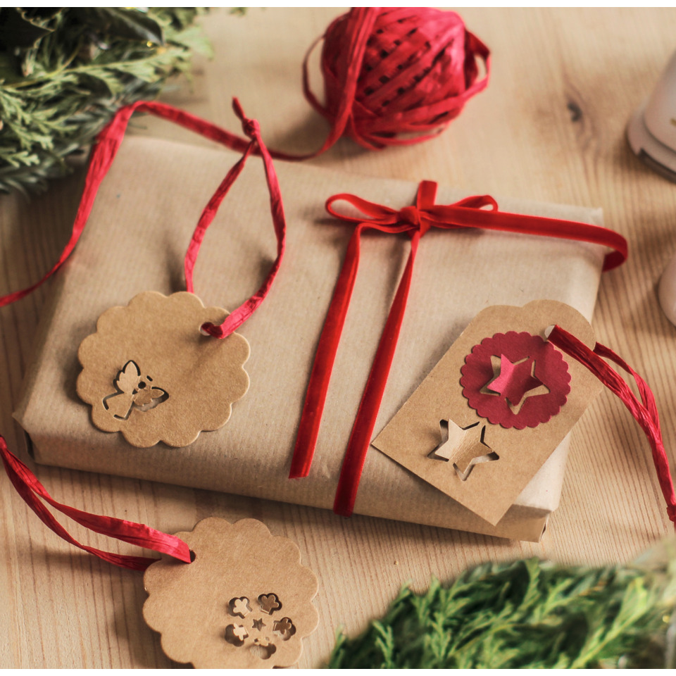 Geschenkverpackung, Kartonage, rote Schnur, Geschenkanhänger, Geschenkset