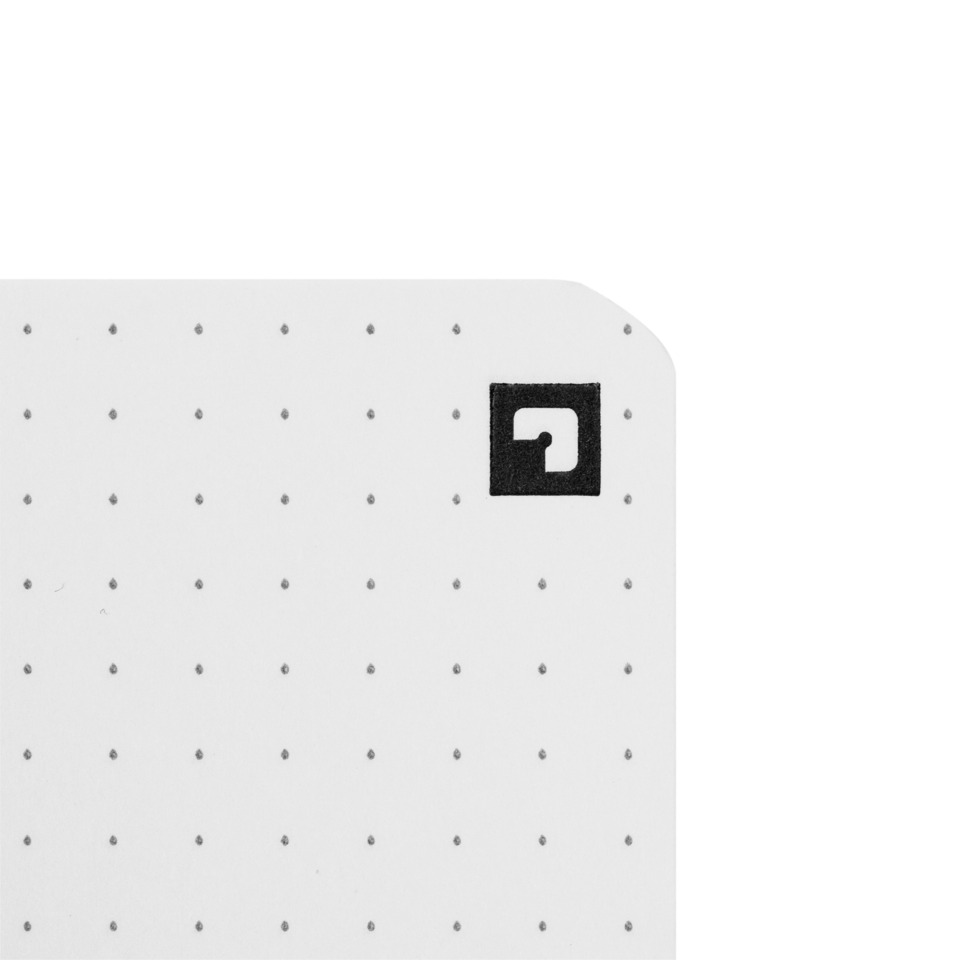 perforated board, Bohrungen, Lochplatte Kante, abgerundete Ecke, kleines quadratisches Logo