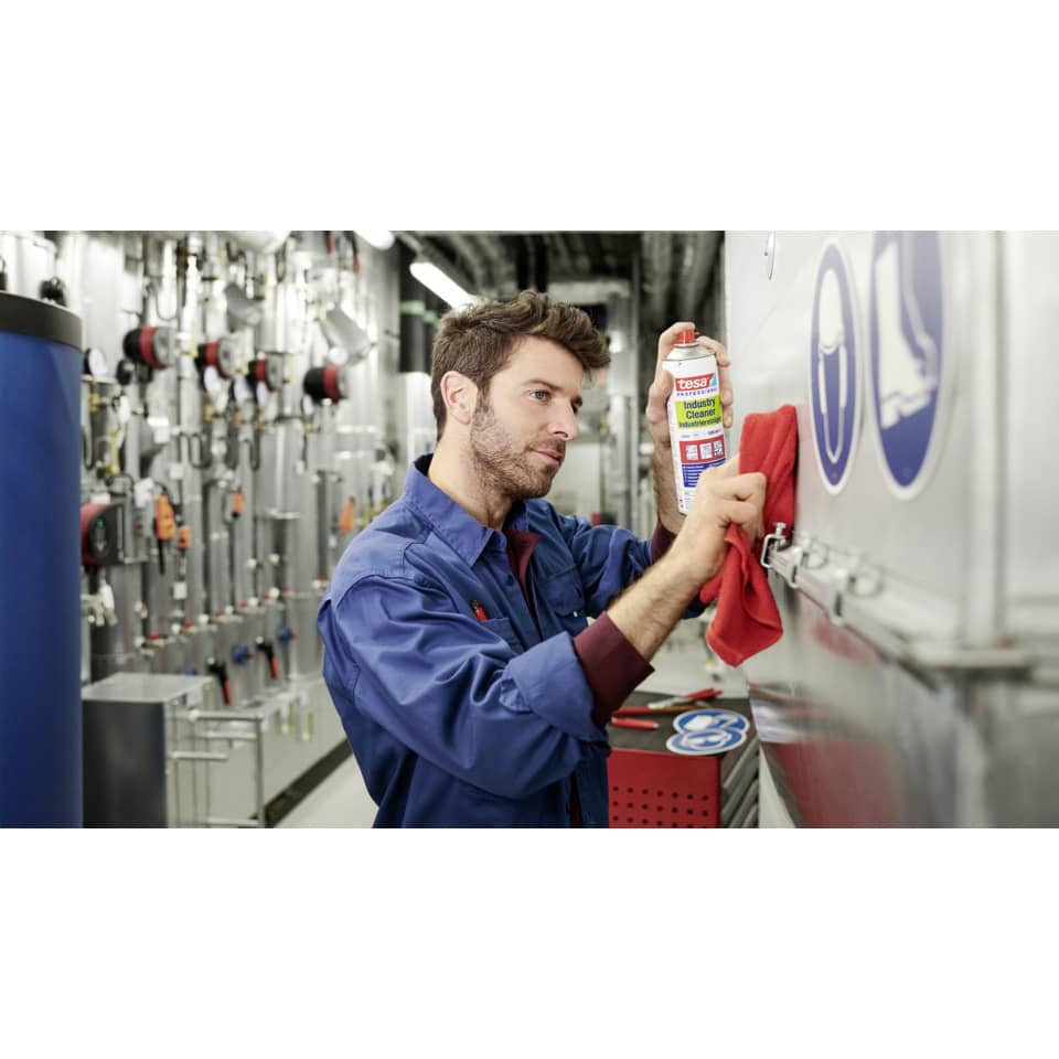 Arbeitsuniform, Mechaniker, Schwamm, Reinigungsmittel, Industrieumgebung