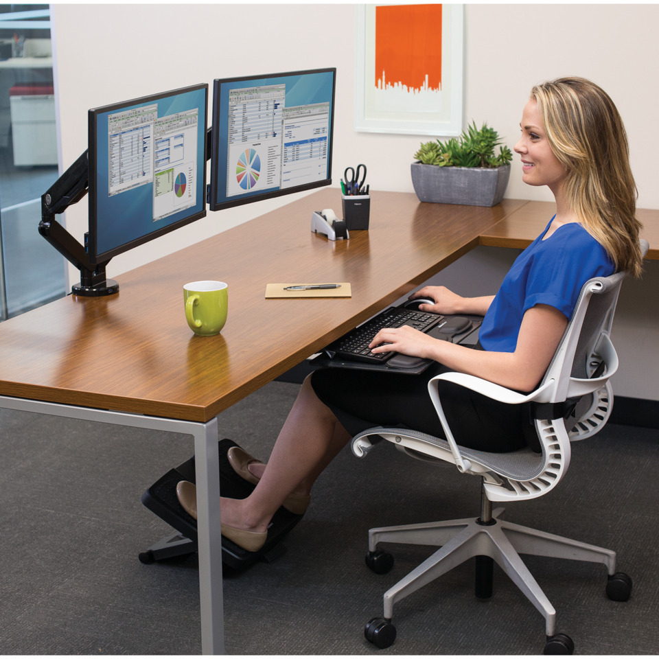 Arbeitsplatz, Desk, Zwei-Monitore, Computerarbeitsplatz, ergonomischer-Stuhl,  Desktop PC,  Dual monitors,  Office setup,  Keyboard,  Mouse
