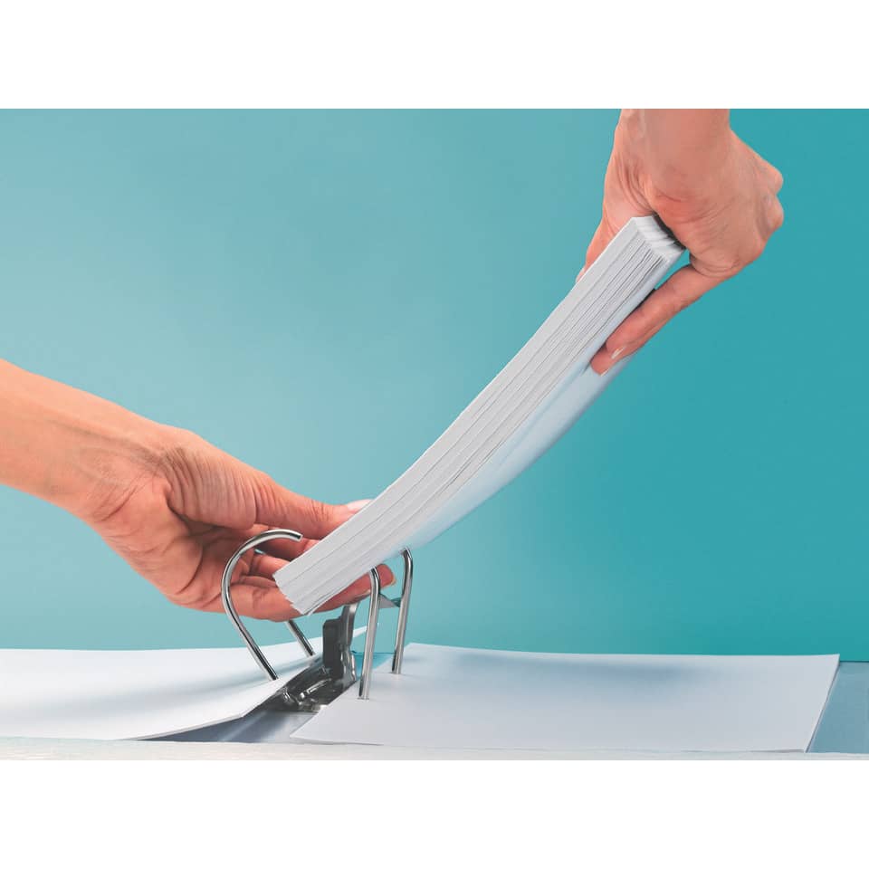Ordner, Ordnerklammern, Papierstapel, Büromaterial, Dokumentensortierung