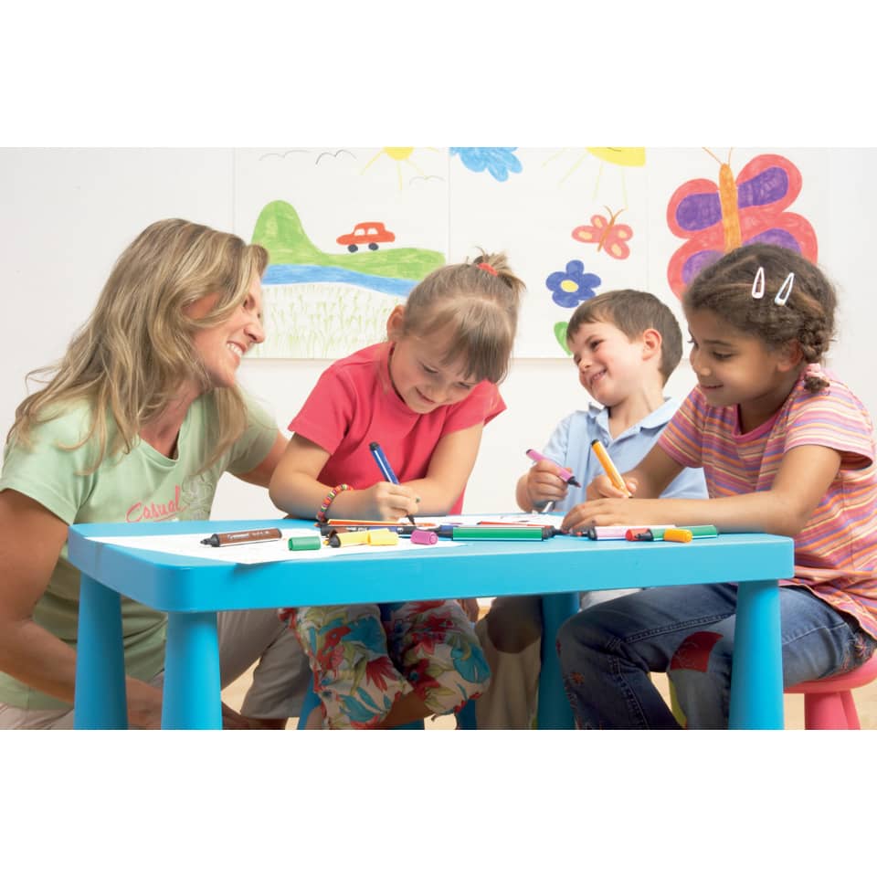 Kindergruppe, Maltafel, Kleidung, Marker, Zeichenstifte