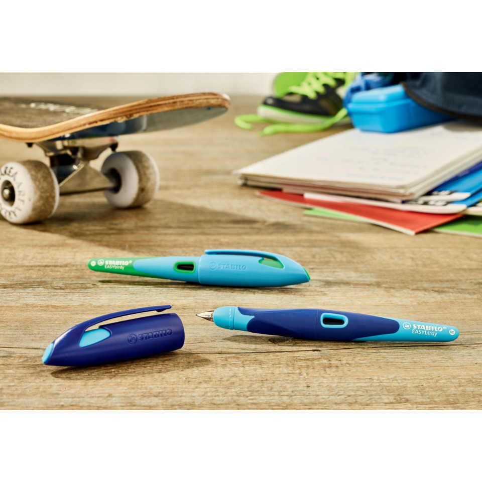 Schulmaterial, Kugelschreiber, Rollstift, Blau, Pens