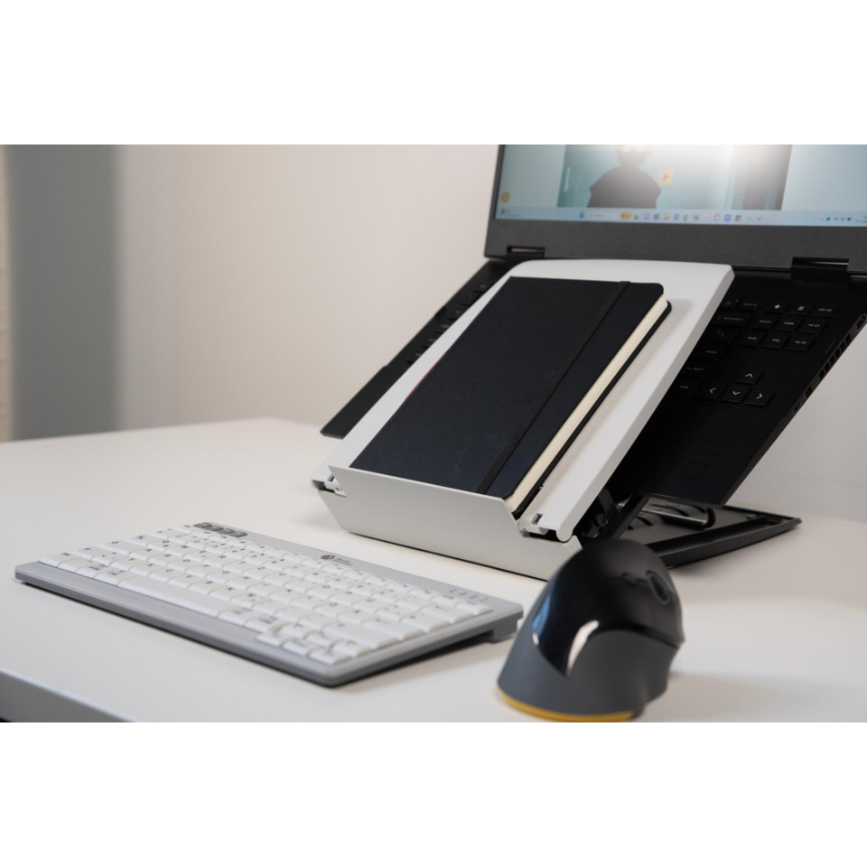 Schreibtisch-Setup, Laptop-Halterung, Tablet, Tastatur, Maus