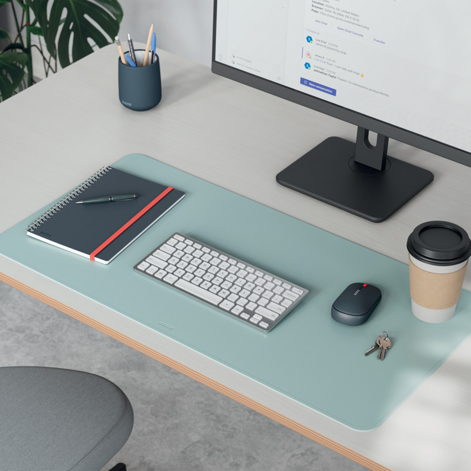 desk, Tastatur, Monitore, Kaffeebecher, Notizbuch