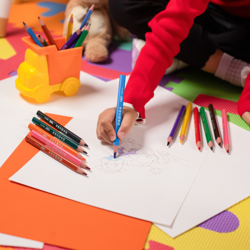 Buntstifte, Bastelpapier, Skizze, Kinderzeichnung, Kunstset
