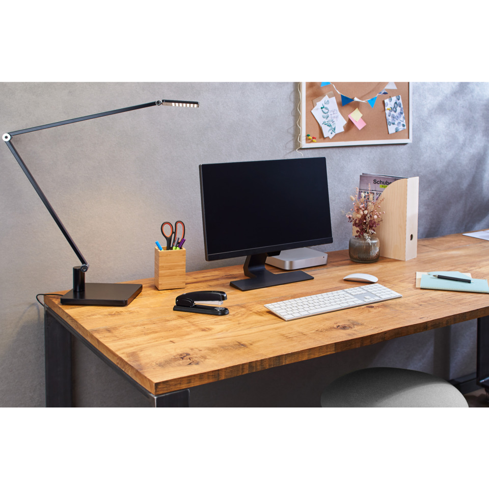 Schreibtisch, Computerbildschirm, Tischlampe, Schreibtisch-Organizer, Bürosetup