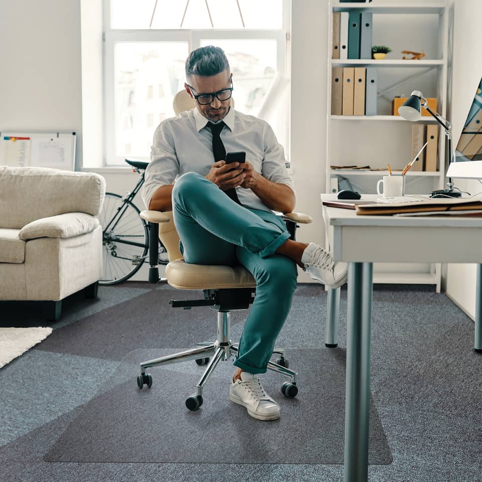 Person, Sitzen, Mobiliar, Drinnen, Stuhl