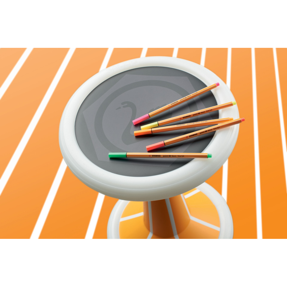 Bleistifte, Radiergummi, Schulbedarf, Stiftset, Farbtupfer, Schreibtischstuhl, Stift, Buntstift, Tischplatte, Buntstift-Set
