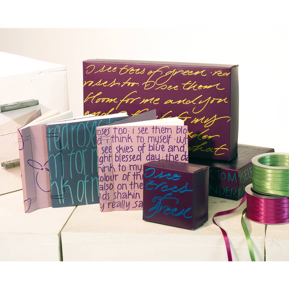 Geschenkboxen, Geschenkverpackung, lila Box, Band, Notizhefte