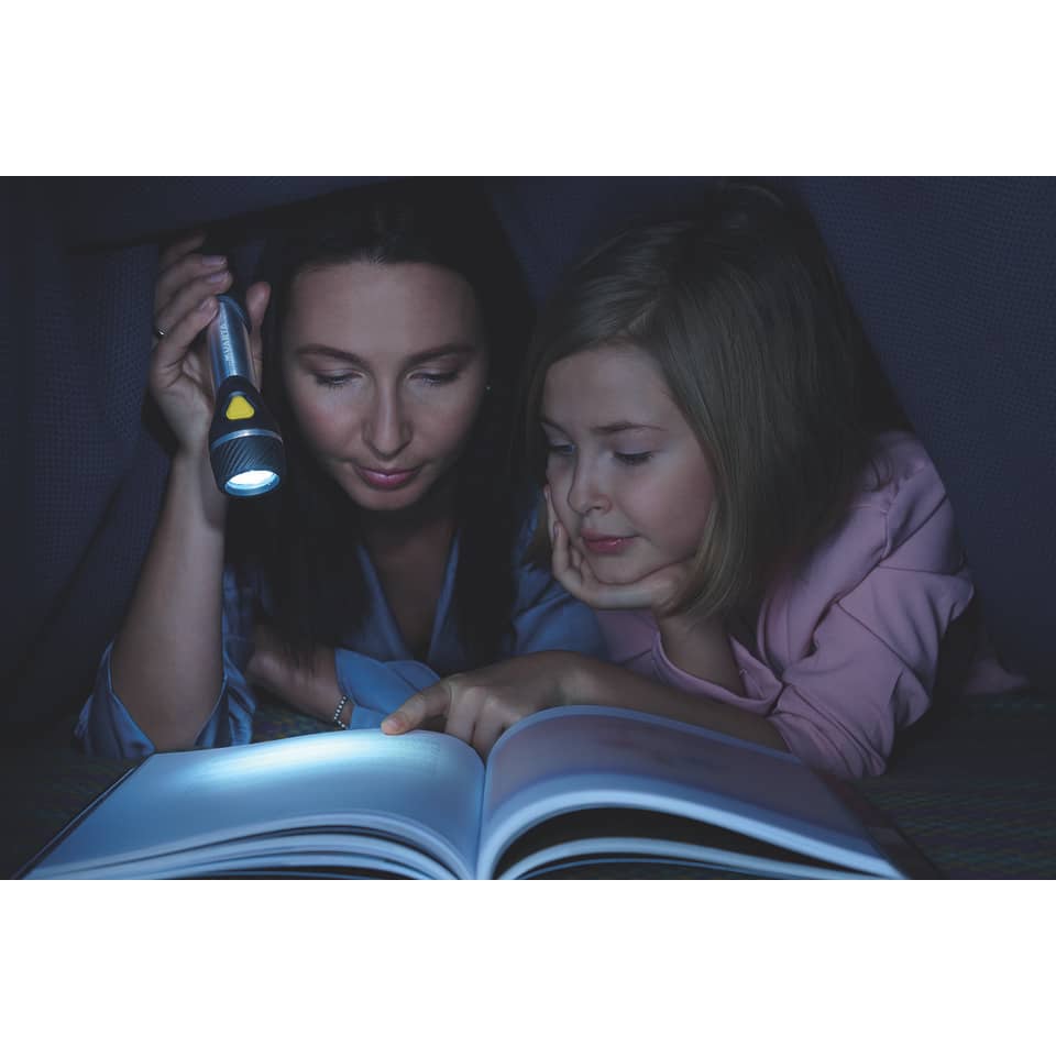  Taschenlampe,  Leselicht,  Buch,  Nachtlicht,  Mädchen