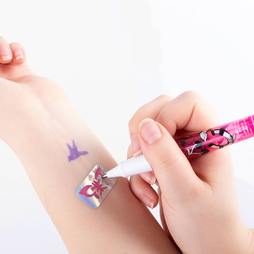 Körperteil, Hand, Person, Haut, Tätowierung, Person, Haut, Tätowierung, Hand, Klebeband