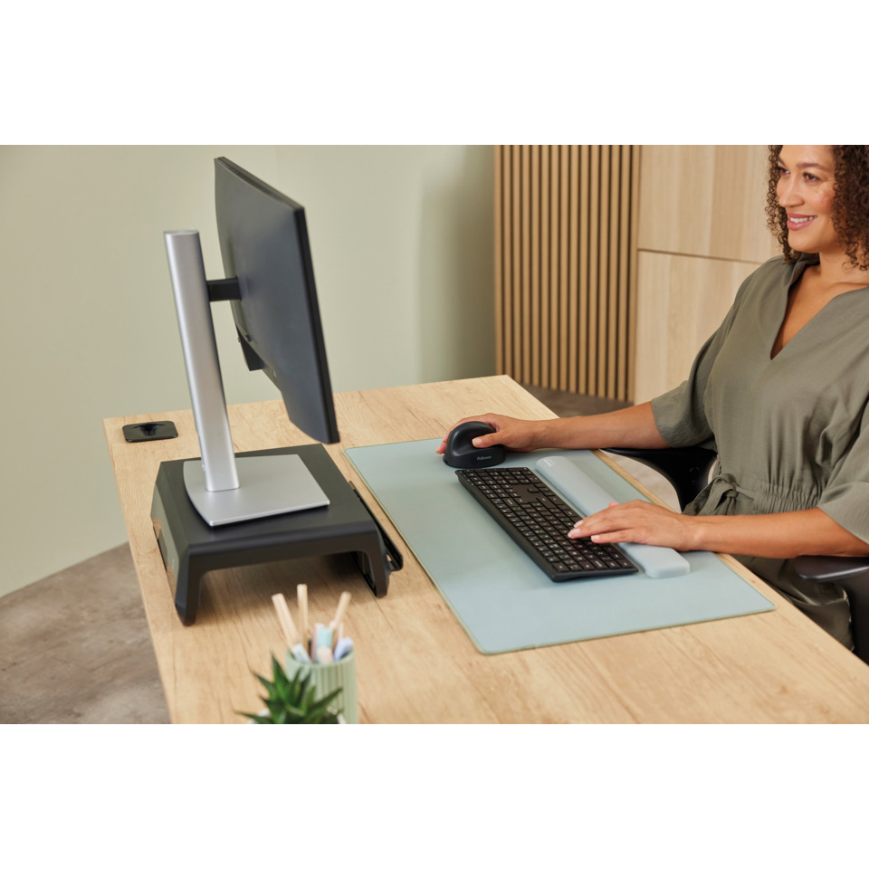 Arbeitsplatz, Monitor, Tastatur, Maus, Schreibtisch