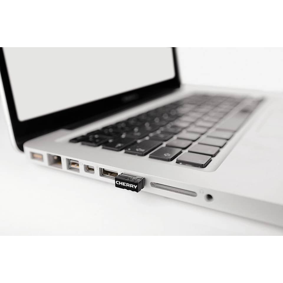 Laptop, USB-Ports, SD-Kartensteckplatz, Cherry Mikro-SD Adapter, Silberner Laptop