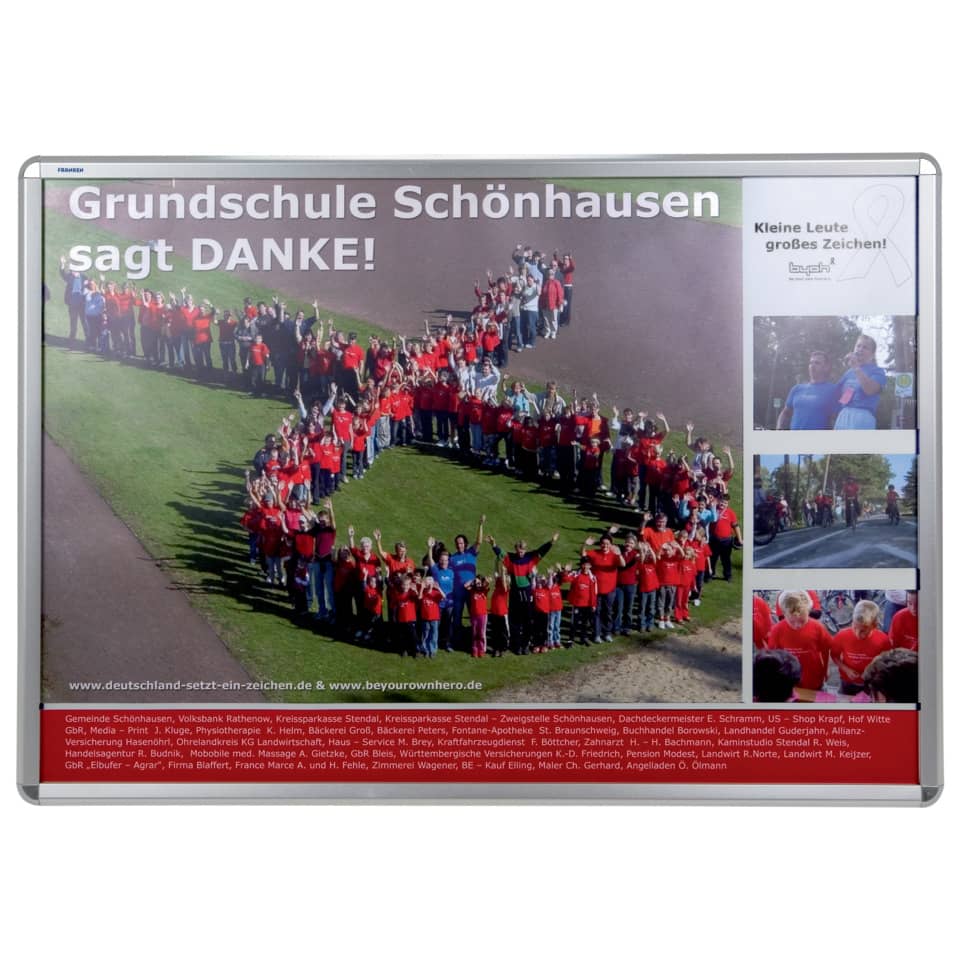Gruppenfoto, Rote Hemden, Outdoor Versammlung, Schulprojekt, Banner Plakat