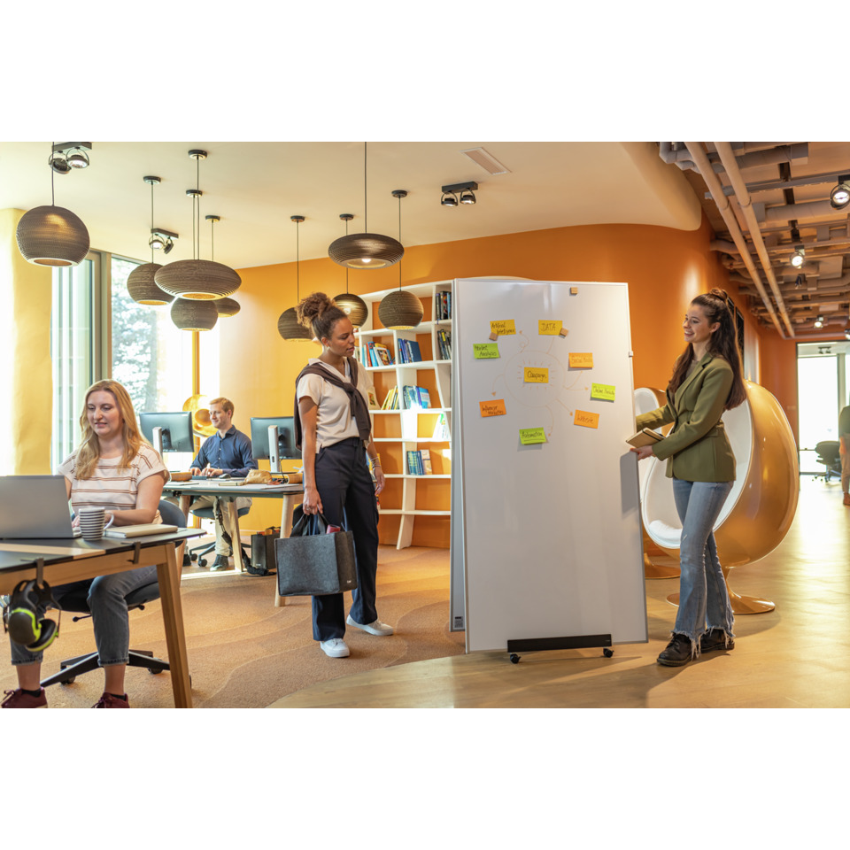 Handtasche, Person, Schuh, Erwachsener, Frau, Innenarchitektur, Erwachsene, Weiblich, Person, Frau