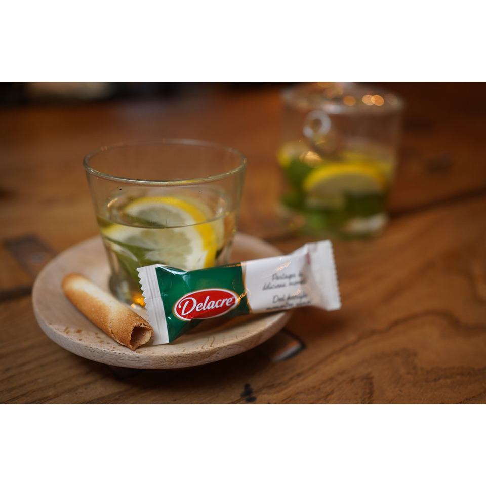 Trinkglas, Zitrone, Wasserglas, Zitrone mit Wasser, Keksrolle