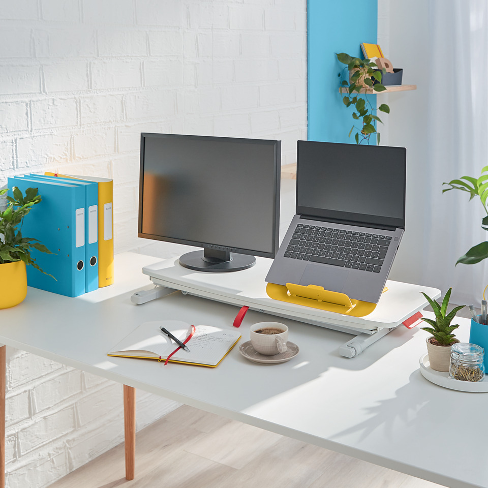 Laptopständer, Schreibtisch-Setup, Zweitmonitor, Arbeitsplatz, Bürotisch, Desktop-Setup, Duale Monitore, Laptop-Halter, Schreibtisch-Office, Arbeitsplatz-Zubehör