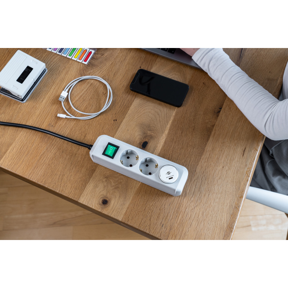 Steckdosenleiste, Mehrfachstecker, Elektronikzubehör, USB-Anschluss, Schaltknopf
