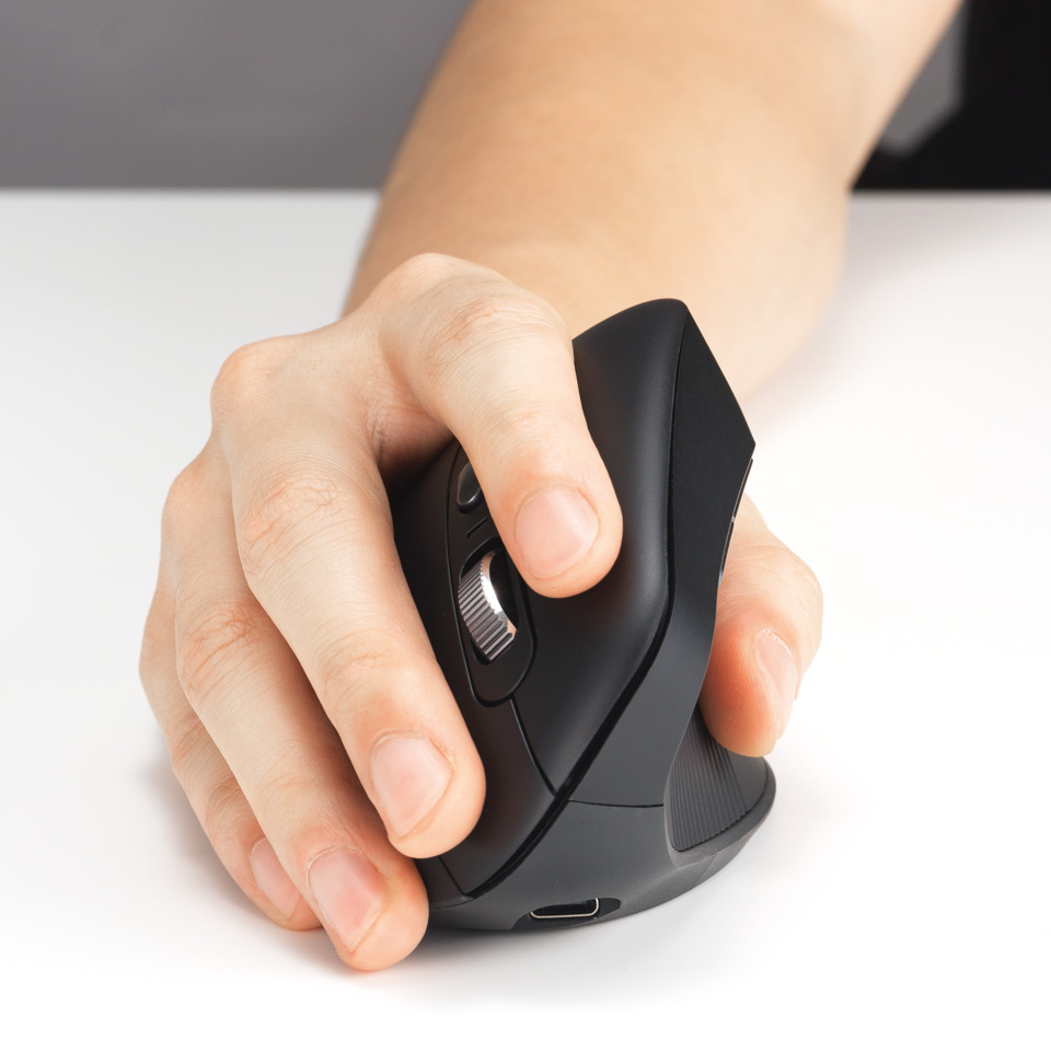computer-mouse, wireless-mouse, ergonomic, black, scroll-wheel