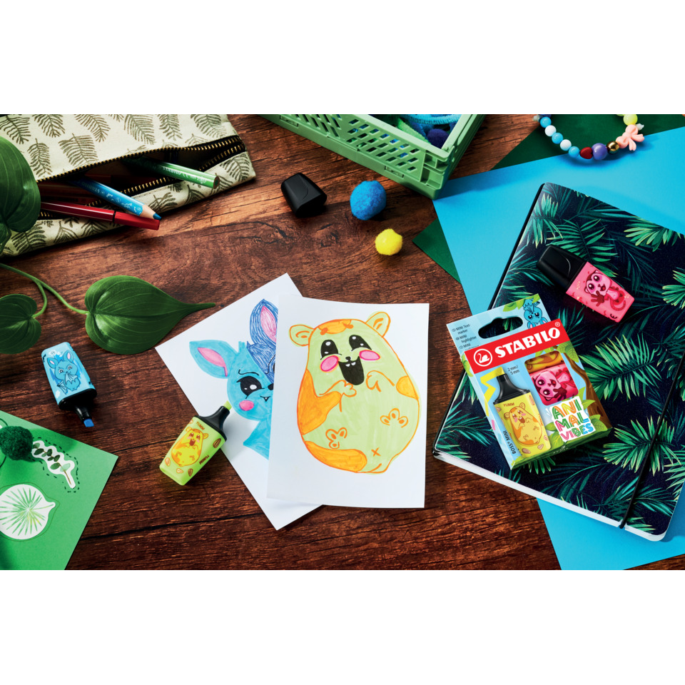 Kinderkunst, Buntstifte, Farbstifte, Zeichenpapier, Aufkleber-Paket