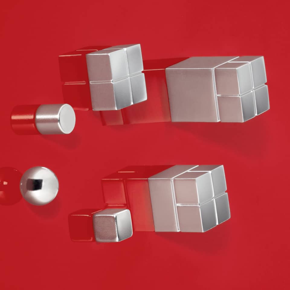 Metallische Würfel, Miniaturwürfel, Satz Würfel, Kleinteile, Spiegelnde Oberflächen