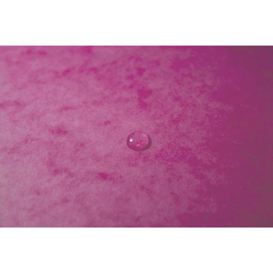 pink surface, Wassertropfen, strukturierte Oberfläche, runde Tropfen, Makro