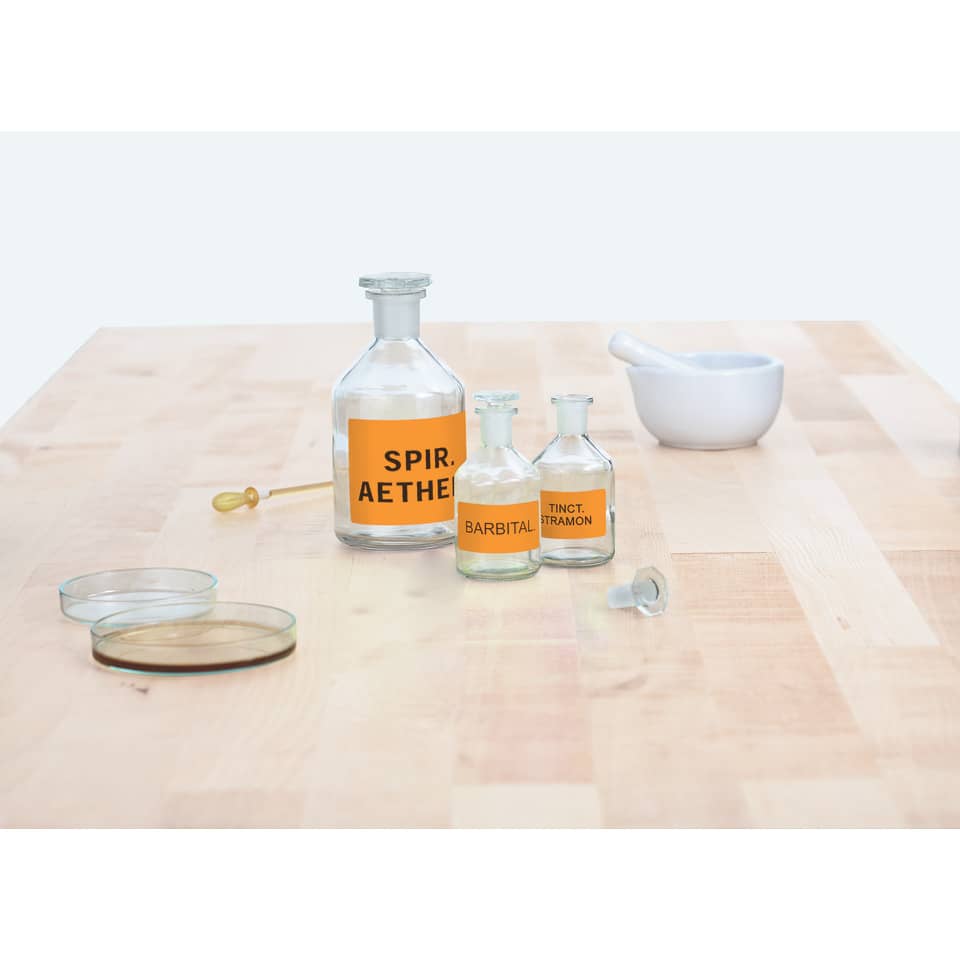 glasflaschen, chemikalienflaschen, orangeraufkleber, laboratoryglaswaren, mörserundstempel