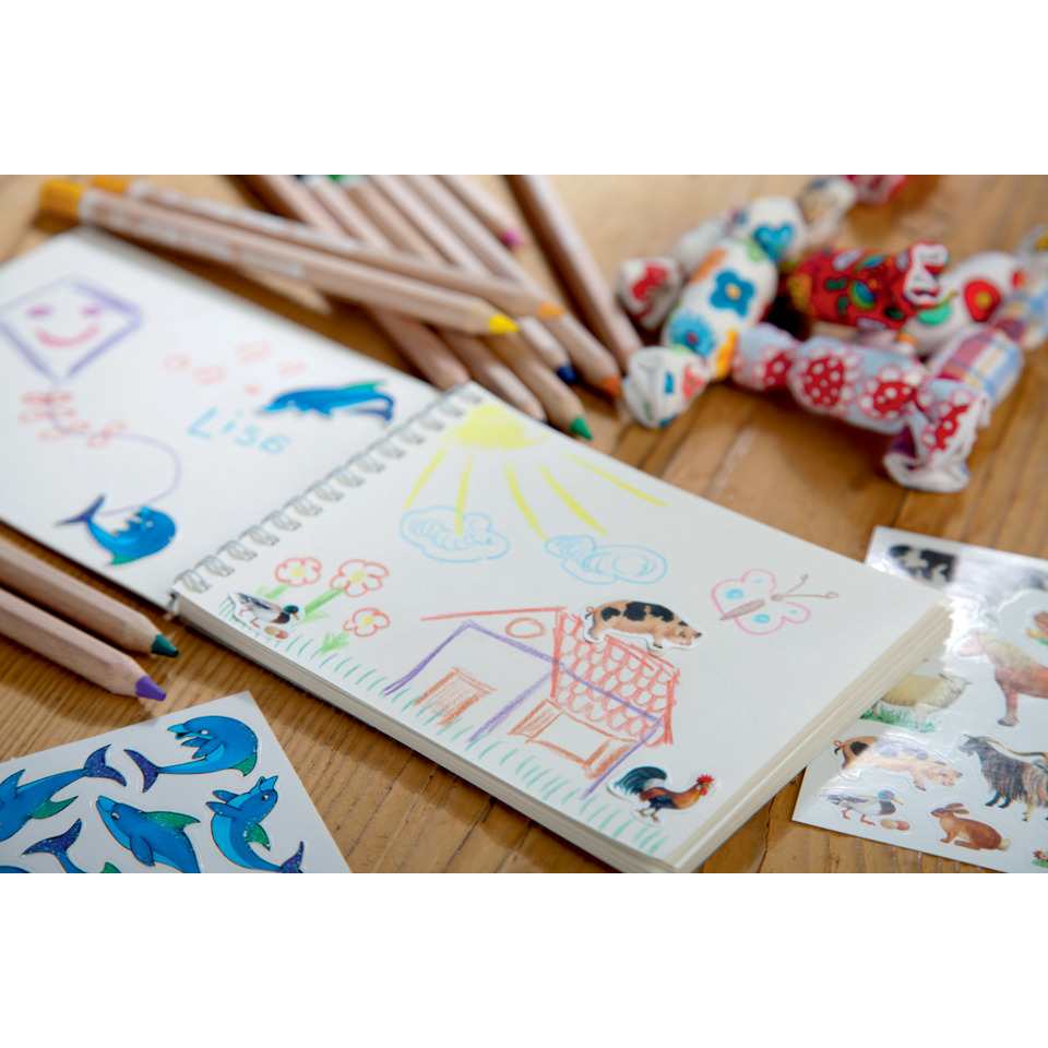 Zeichnungen, Kinderkunst, Buntstiftzeichnungen, Skizzenbuch, Kritzeln