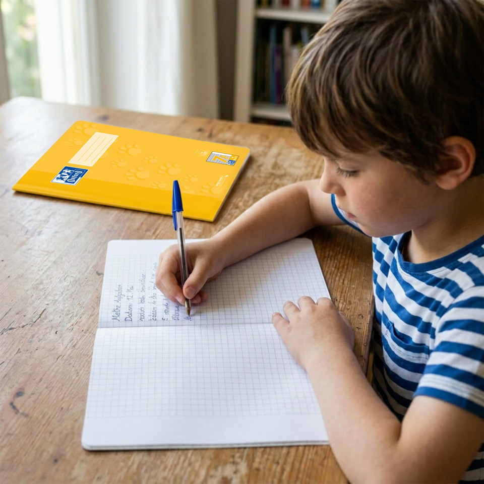 Schulheft, Notizblock, Kunststift, Karo-Papier, Schüler
