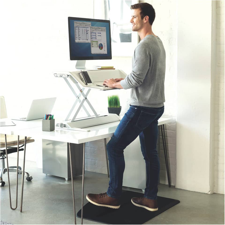 stehendes schreibtisch, verstellbarer schreibtisch, computer-setup, arbeitsplatz, büroausrüstung