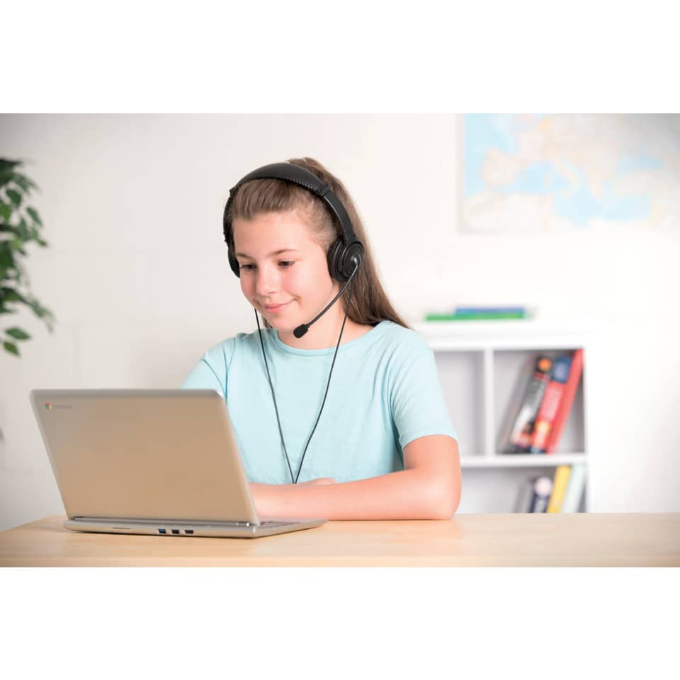 Headset, Laptop, Schülerin, Online-Lernen, Schreibtisch