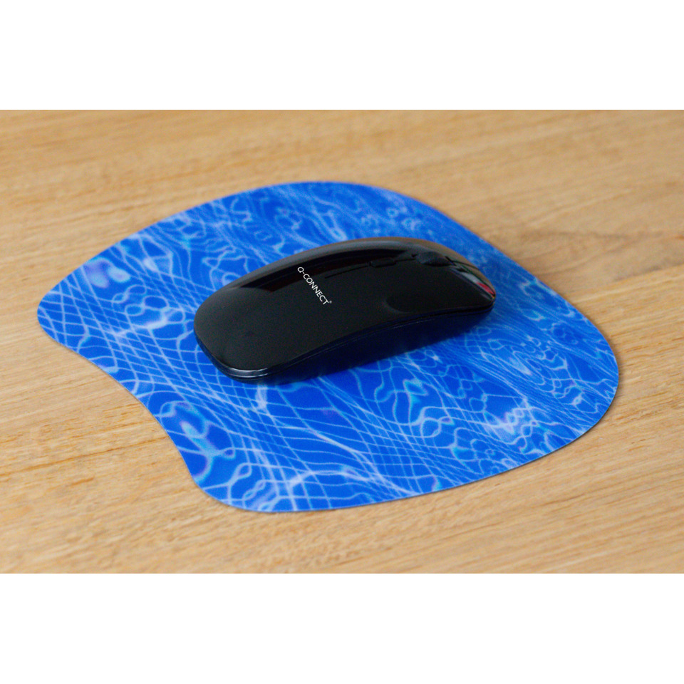 computer mouse, drahtlose Maus, schwarz, mauspad, blauer untergrund