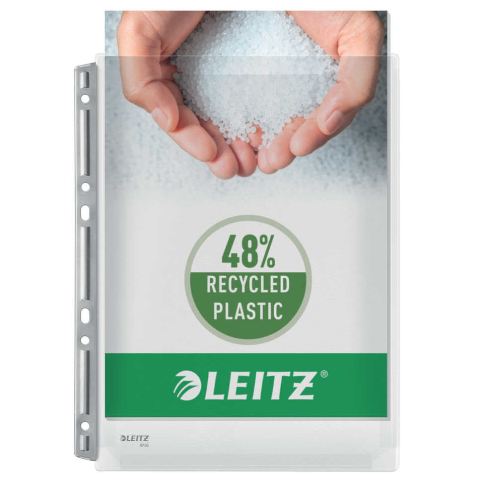 recycelter Kunststoff, Polymerkügelchen, Granulat, Handvoll, Verpackung