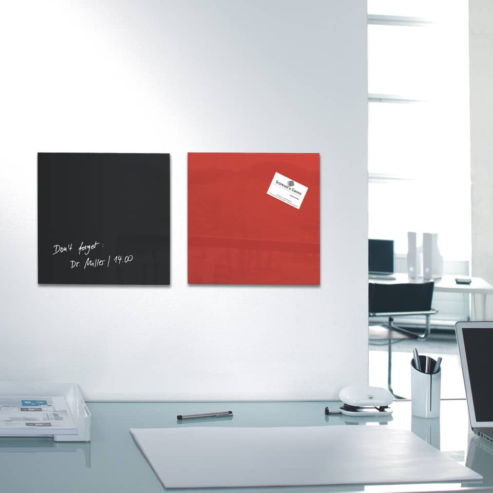 office decor, schwarze quadratische kunst, rote quadratische kunst, notizkarte, arbeitsplatz