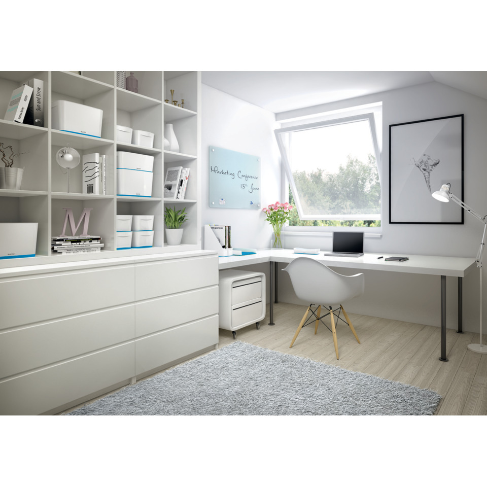 Schreibtisch, Arbeitszimmer, Whiteboard, Laptop, Vitrine