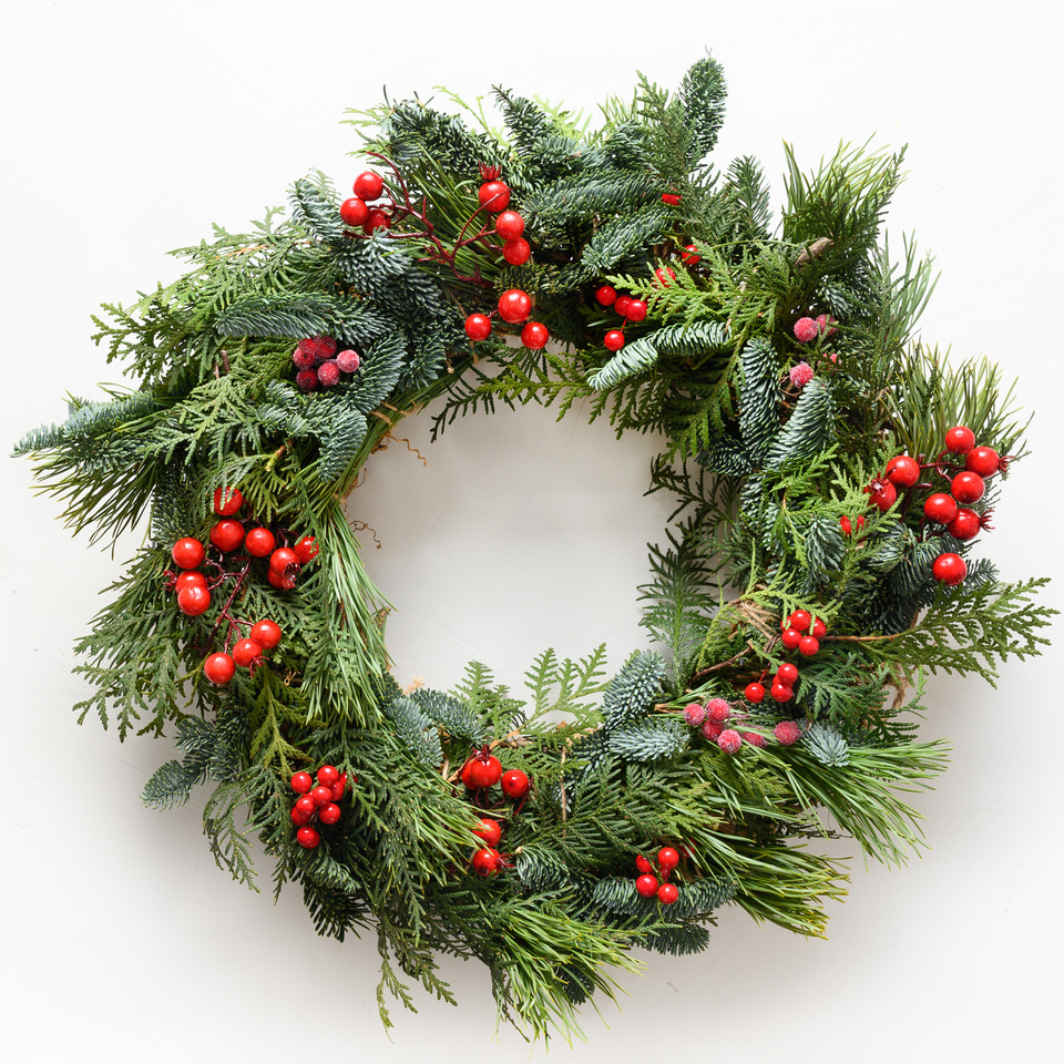Adventskränz, Weihnachtskranz, Tannenzweige, Rotbeeren, Nadeln
