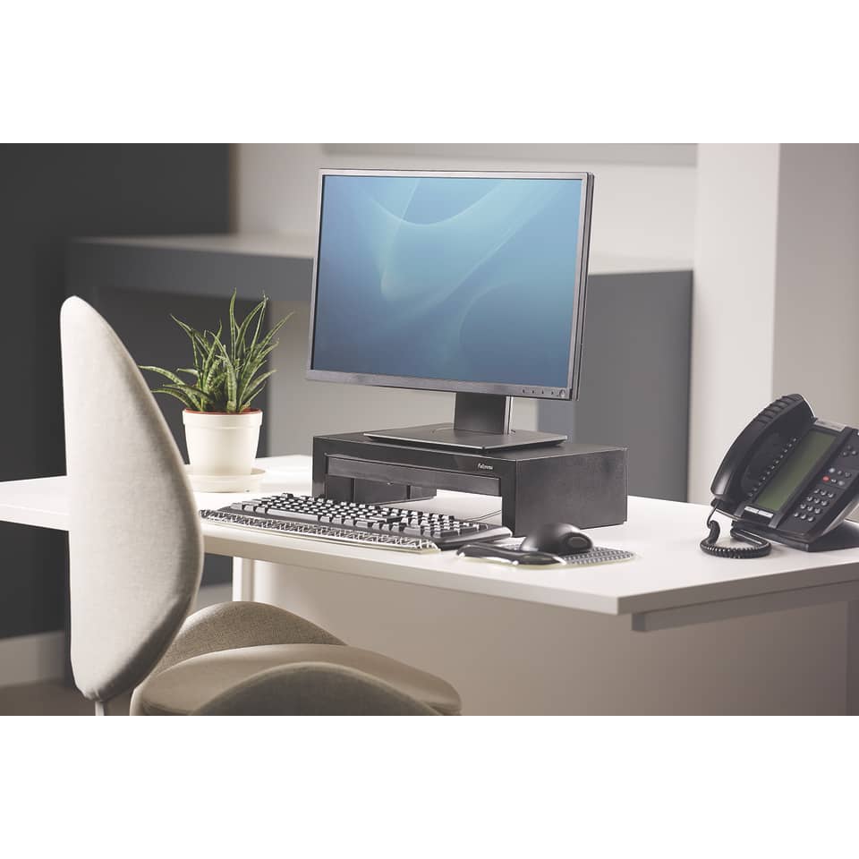 PC-Arbeitsplatz, Monitor, Tastatur, Telefon, Schreibtisch