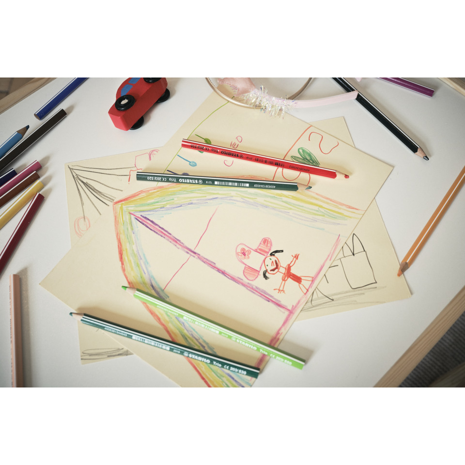 Kinderzeichnung, Buntstifte, Papier, Kunstprojekt, Motivzeichnung