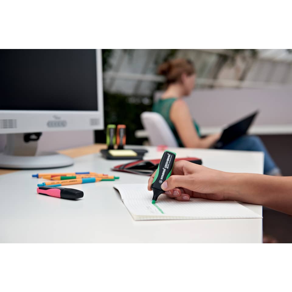 Marker, Weißes Notizbuch, Grüner Markierer, Bleistiftset, Büro Tisch