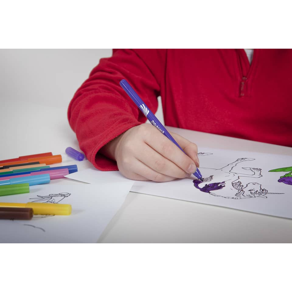 Kinderzeichnung, Buntstifte, Malerei, Kunstpapier, rote Pullover