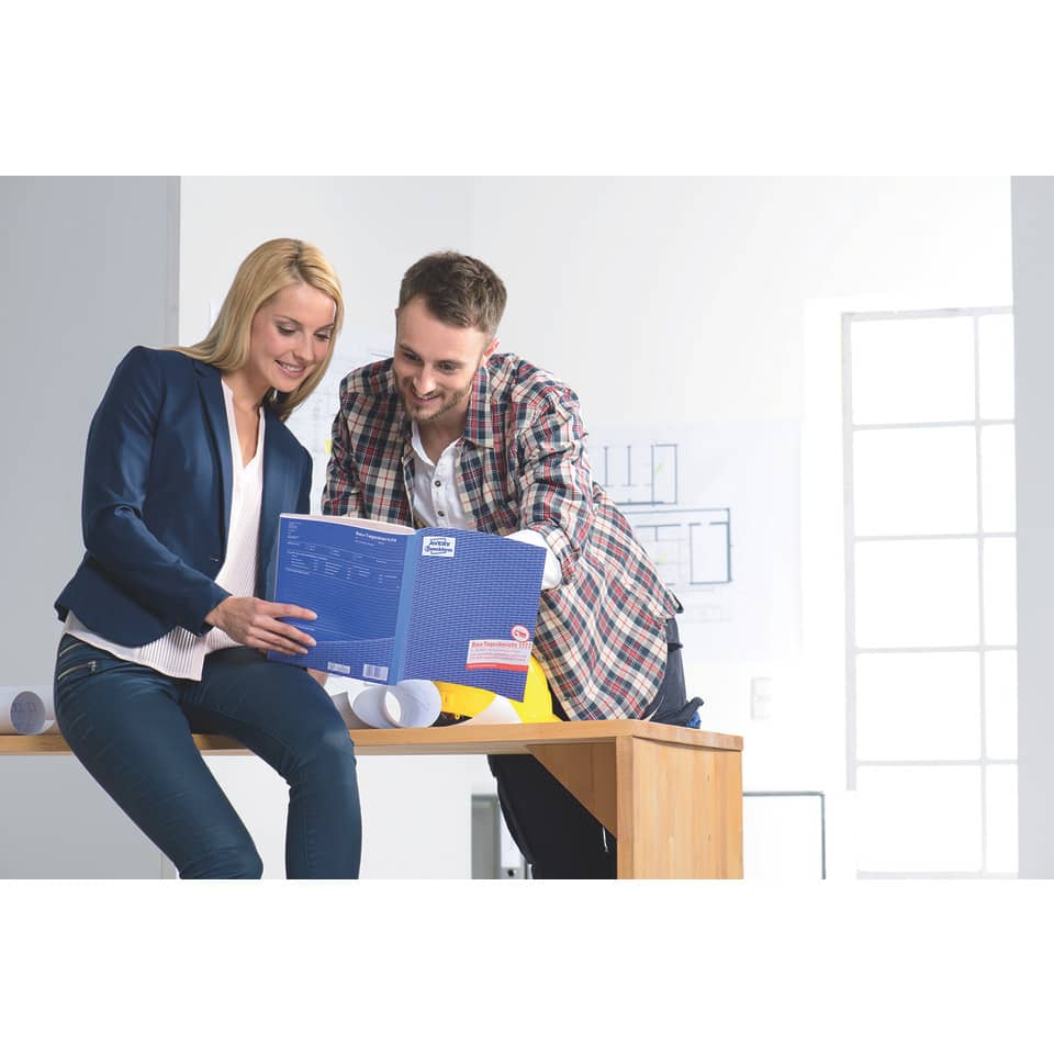 personen, Büro, Blazer blau, kariertes Hemd, blaue Akte